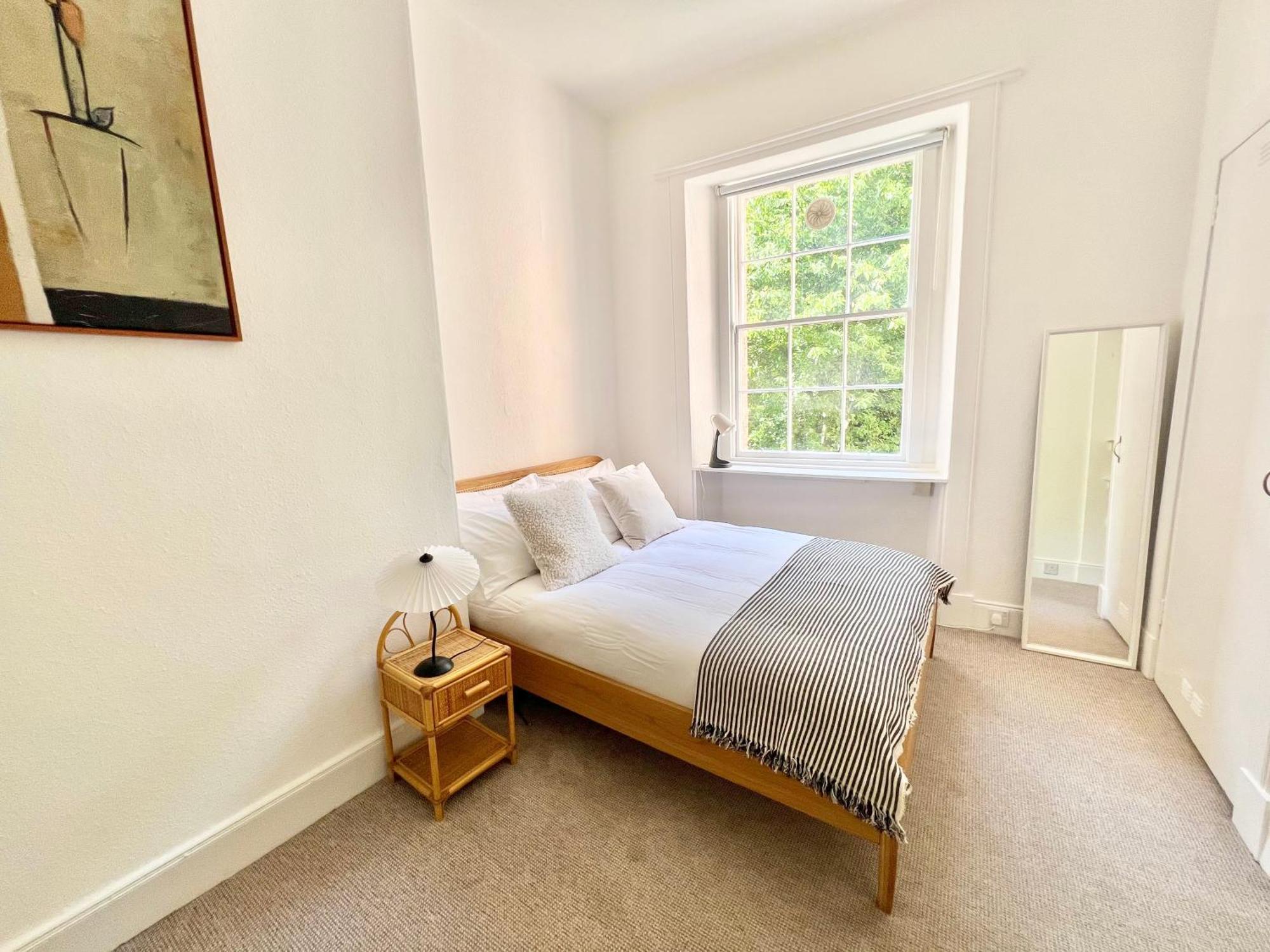 Bright Old Town City Centre Apartment Edinburg Exteriör bild