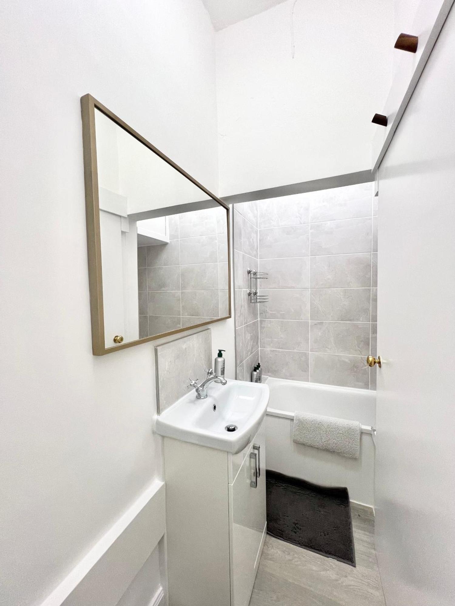 Bright Old Town City Centre Apartment Edinburg Exteriör bild